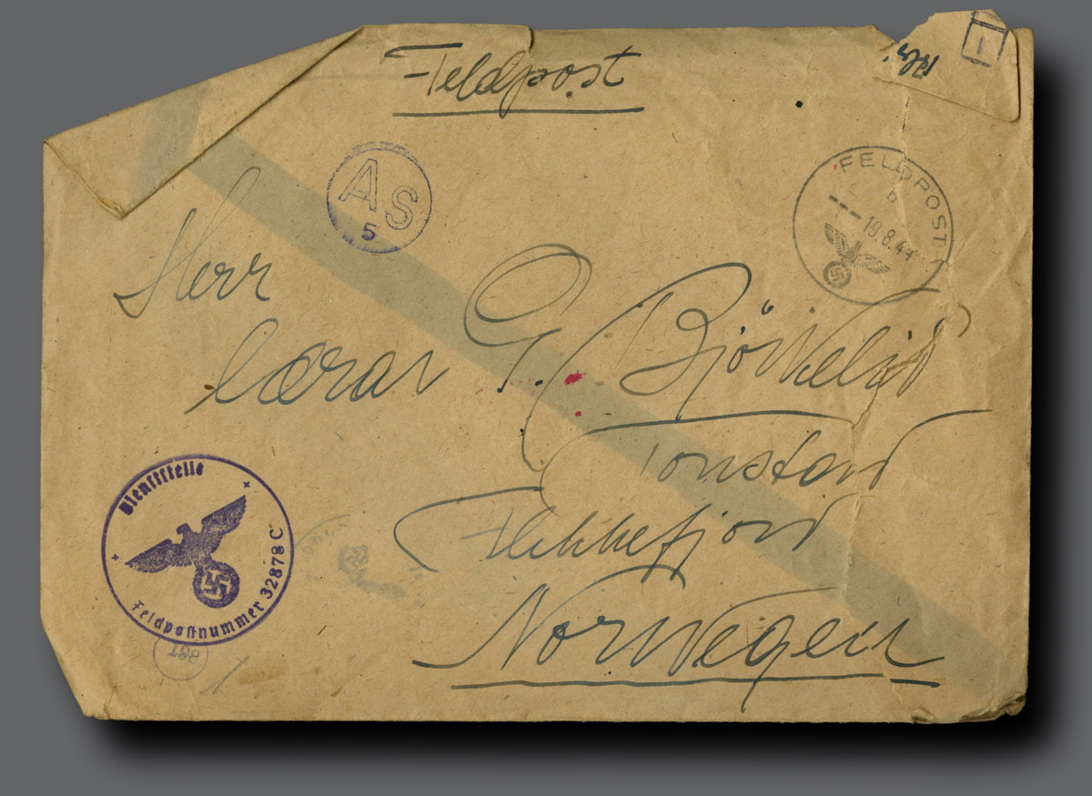 Envelope marked "fieldpost", a name and adress in handwriting and postmarks.